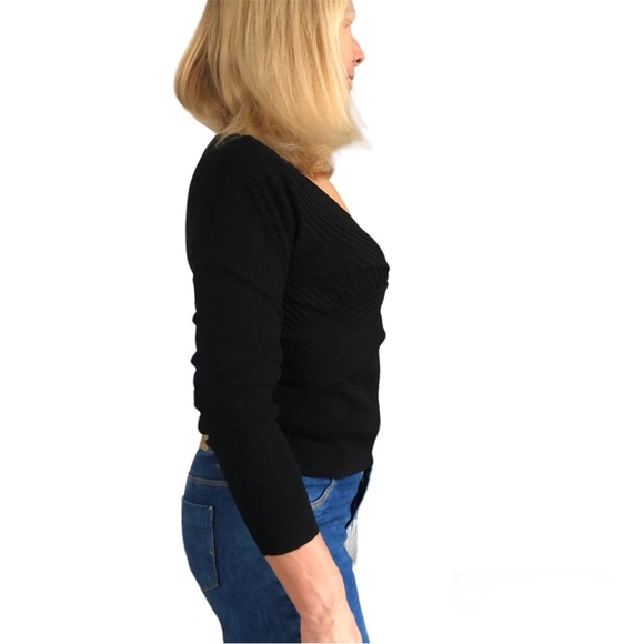 Bandilino black low v-neck knit sweater size small cable on bodice to add shape - Picture 4 of 5